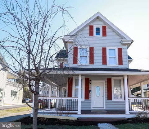 112 Manor Ave, Millersville, PA 17551