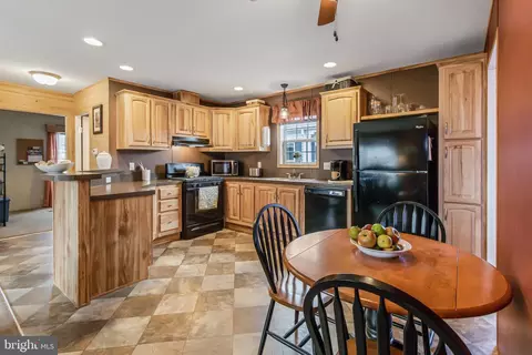 214 Amber Cir, New Holland, PA 17557