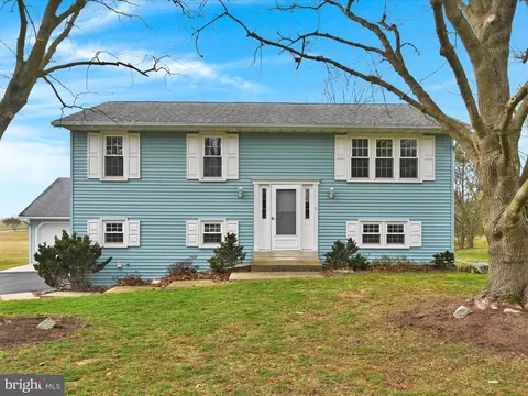 246 Scott Ave, Mount Joy, PA 17552