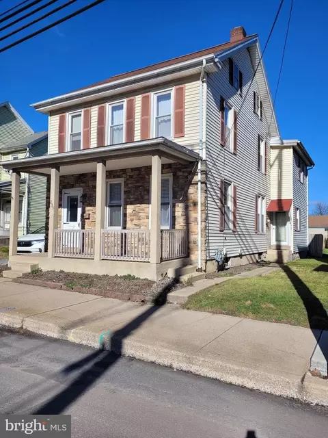 233 W Main St, New Holland, PA 17557