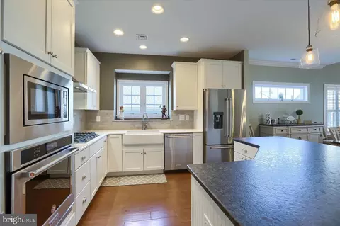 Kitchen - 591 Allegiance Dr, Lititz, PA 17543 photo 3 of 4