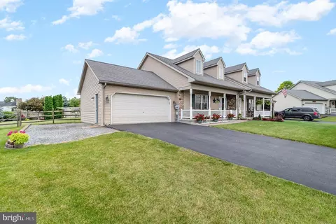 473 Daisy Dr, New Holland, PA 17557