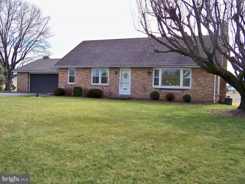 5220 Denlinger Rd, Gap, PA 17527