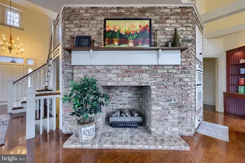 Living - 333 E Woods Dr, Lititz, PA 17543 photo 6 of 16