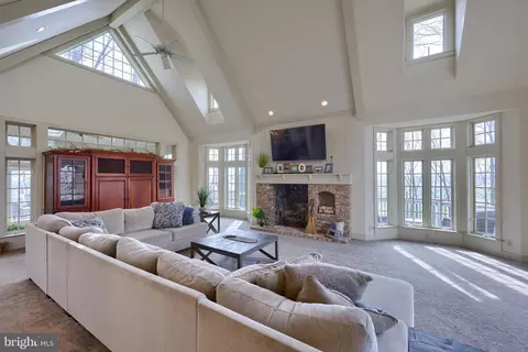 Living - 333 E Woods Dr, Lititz, PA 17543 photo 5 of 16