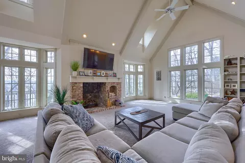 Living - 333 E Woods Dr, Lititz, PA 17543 photo 1 of 16