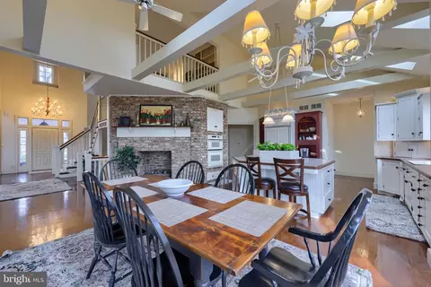 Dining - 333 E Woods Dr, Lititz, PA 17543 photo 2 of 3