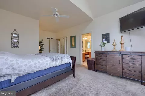 Bedroom - 333 E Woods Dr, Lititz, PA 17543 photo 3 of 9