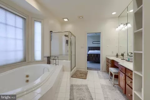 Bath - 333 E Woods Dr, Lititz, PA 17543 photo 2 of 11