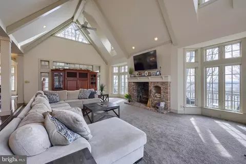 Living - 333 E Woods Dr, Lititz, PA 17543 photo 9 of 16