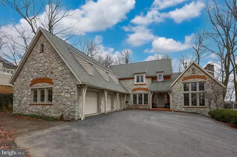 333 E Woods Dr, Lititz, PA 17543