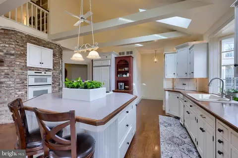 Kitchen - 333 E Woods Dr, Lititz, PA 17543 photo 3 of 11
