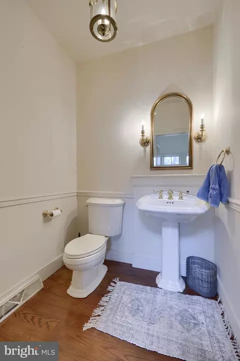 Bath - 333 E Woods Dr, Lititz, PA 17543 photo 11 of 11