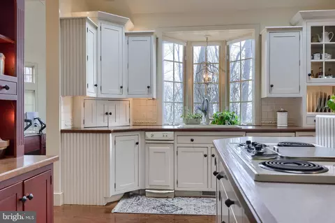 Kitchen - 333 E Woods Dr, Lititz, PA 17543 photo 6 of 11
