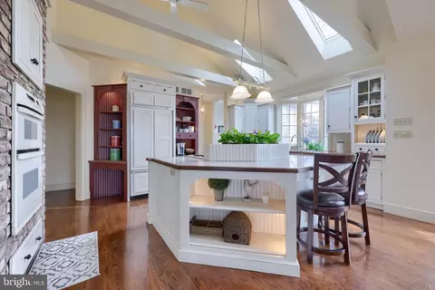 Kitchen - 333 E Woods Dr, Lititz, PA 17543 photo 5 of 11