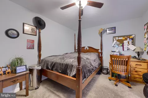 Bedroom - 333 E Woods Dr, Lititz, PA 17543 photo 5 of 9