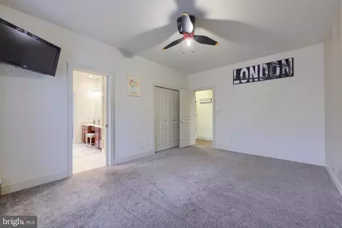 Bedroom - 333 E Woods Dr, Lititz, PA 17543 photo 4 of 9