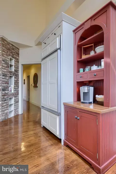 Kitchen - 333 E Woods Dr, Lititz, PA 17543 photo 8 of 11