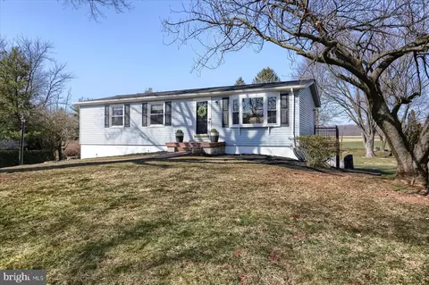 1026 Creek Rd, Manheim, PA 17545
