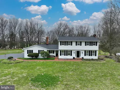 1015 Hearthstone Rd, Lancaster, PA 17603