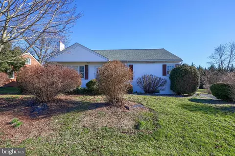 43 Eastbrook Rd, Ronks, PA 17572