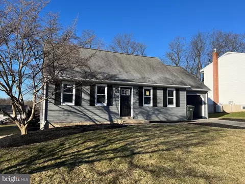 330 Barberry Dr, Lancaster, PA 17601