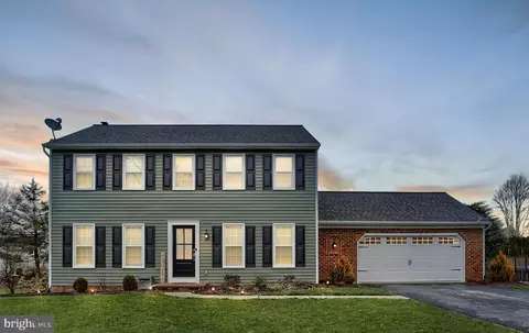 1317 Crown Vetch Dr, Landisville, PA 17538