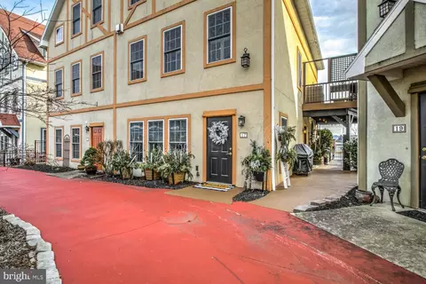 17 S Village Cir, Reinholds, PA 17569