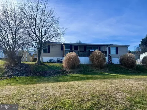101 Clearfield Ct E, Lancaster, PA 17603