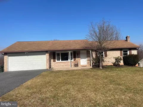 23 Michelle Dr, Ephrata, PA 17522