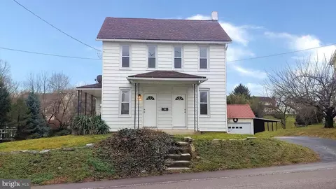110 S State St, Brownstown, PA 17508