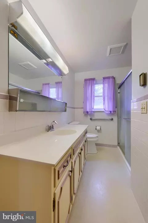 Bath - 723 Owl Hill Rd, Lititz, PA 17543 photo 1 of 3