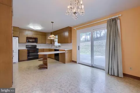 Kitchen - 723 Owl Hill Rd, Lititz, PA 17543 photo 5 of 5