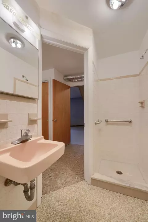 Bath - 723 Owl Hill Rd, Lititz, PA 17543 photo 3 of 3
