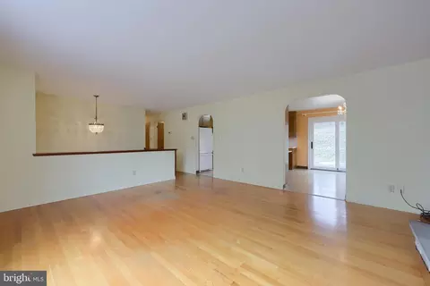 Living - 723 Owl Hill Rd, Lititz, PA 17543 photo 4 of 6