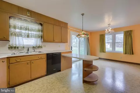 Kitchen - 723 Owl Hill Rd, Lititz, PA 17543 photo 1 of 5