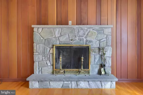 Living - 723 Owl Hill Rd, Lititz, PA 17543 photo 3 of 6