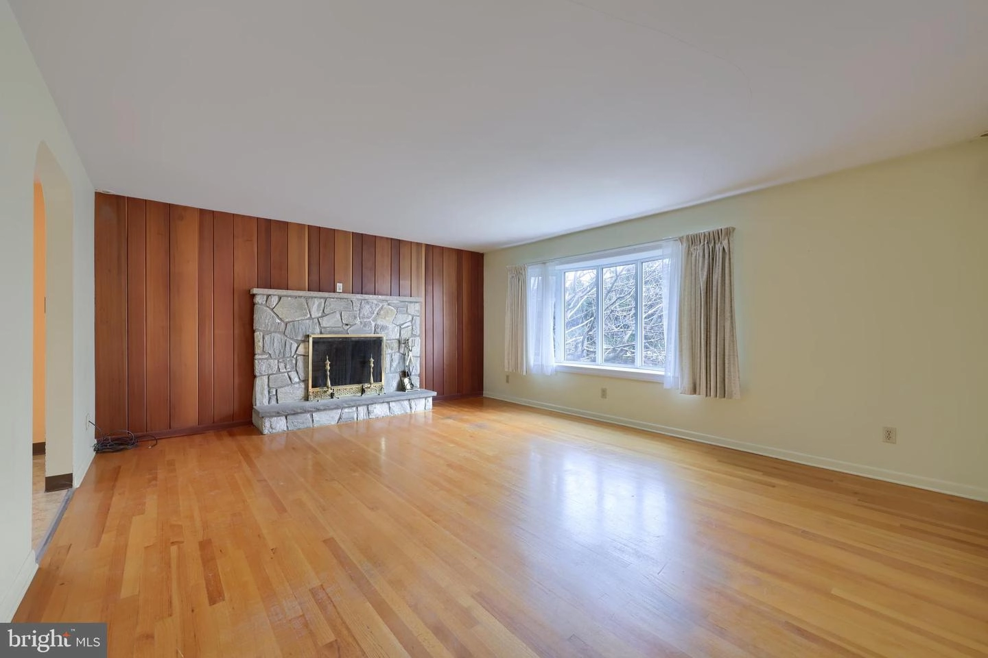 Living - 723 Owl Hill Rd, Lititz, PA 17543 photo 2 of 6
