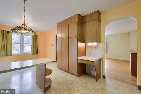 Kitchen - 723 Owl Hill Rd, Lititz, PA 17543 photo 2 of 5