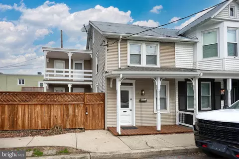 9 E Orange St, Lititz, PA 17543