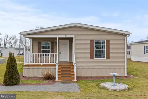 3 Amber Cir, New Holland, PA 17557