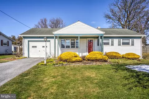 829 W Main St, New Holland, PA 17557