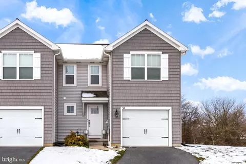32 Southside Dr, Willow Street, PA 17584