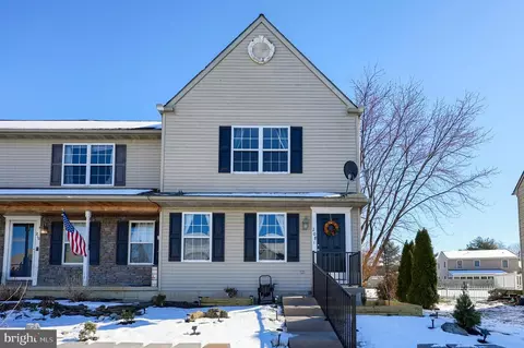 208 Wild Cherry Ln, Marietta, PA 17547
