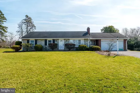 12 Budview Dr, Willow Street, PA 17584