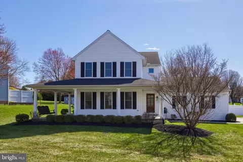 55 Hemlock Ln, Leola, PA 17540