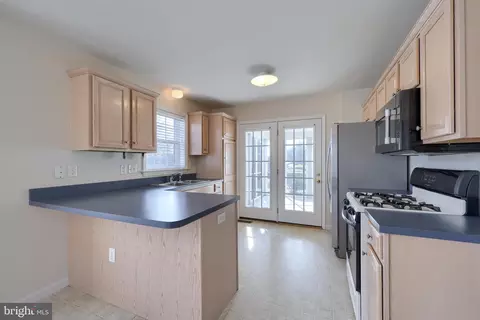 Kitchen - 656 Farnum Rd, Lititz, PA 17543 photo 2 of 6