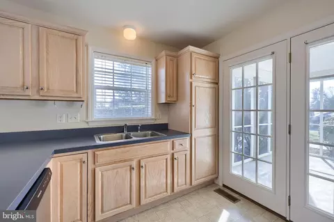 Kitchen - 656 Farnum Rd, Lititz, PA 17543 photo 3 of 6