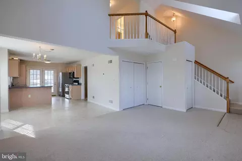 Living - 656 Farnum Rd, Lititz, PA 17543 photo 1 of 2