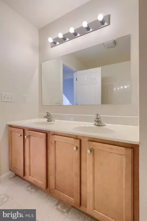 Bath - 656 Farnum Rd, Lititz, PA 17543 photo 4 of 5